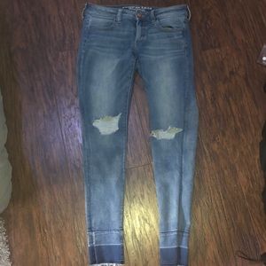 lowrise american eagle jeans size 8 with rips
